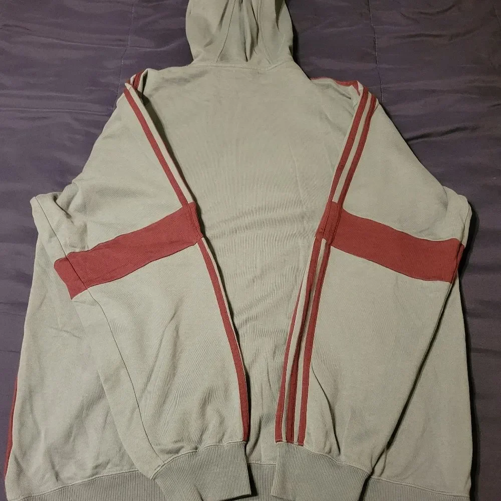 MENS SIZE L. ADIDAS HOODIE.